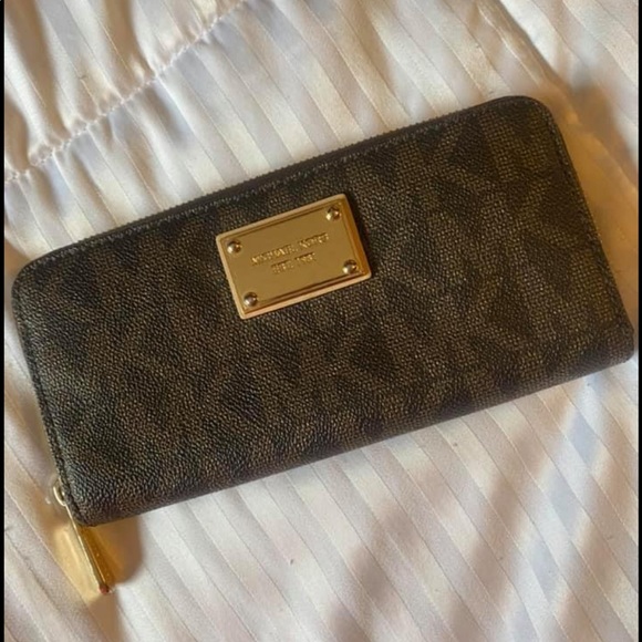 Michael Kors wallet - Picture 1 of 4
